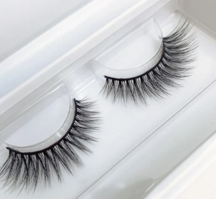 Experience intense lash volume with Issada’s Lashed Up mascara—long-wearing, clump-free, and proudly Australian-made.