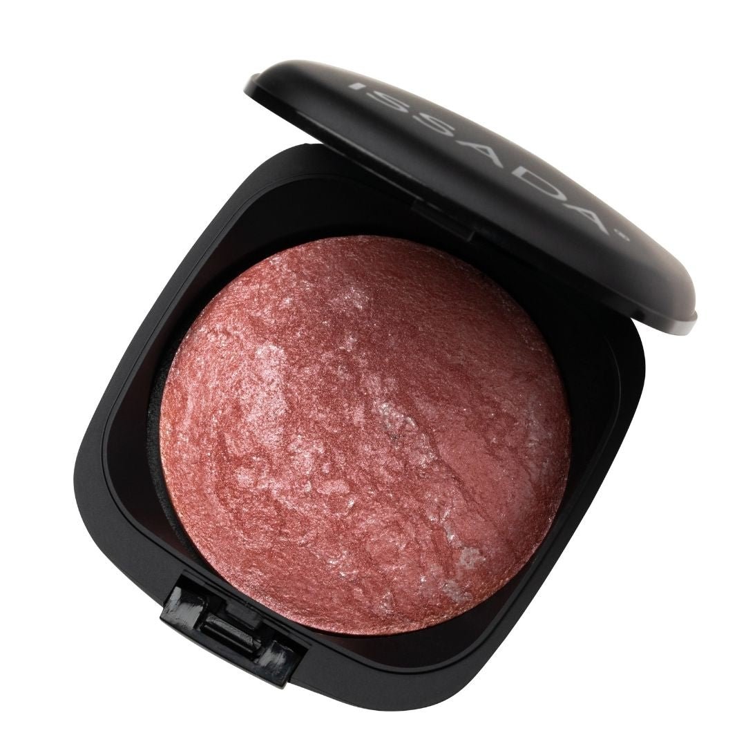 Lightweight and long-wearing, Issada’s Mineral Baked Blush adds a natural wash of colour for a polished, refined makeup look.